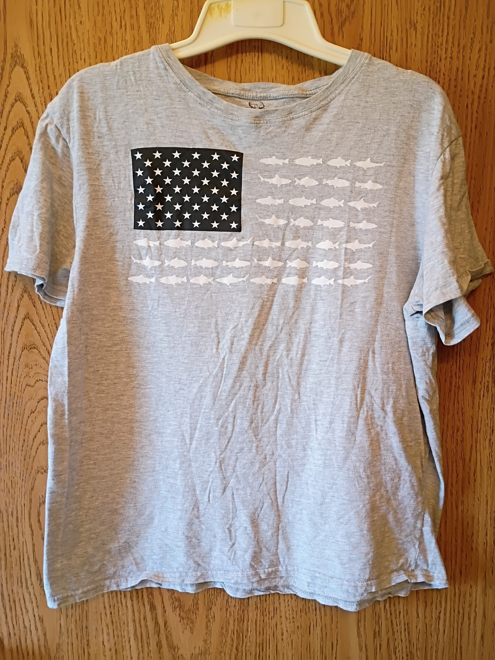 Gray Short Sleeve Graphic Tee with Fish Flag